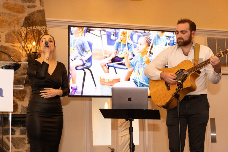 Scarlet Fiorella performing